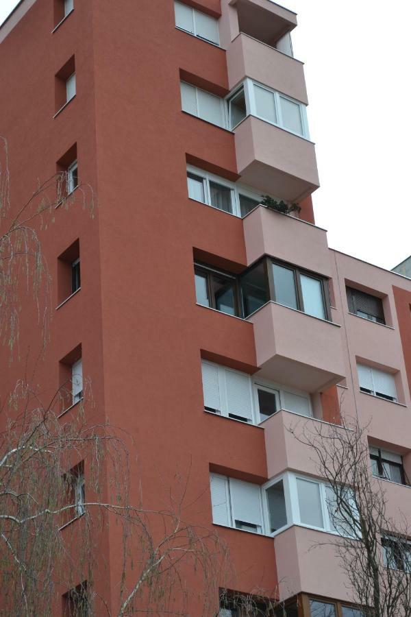 Fly Inn Велика Горица Екстериор снимка